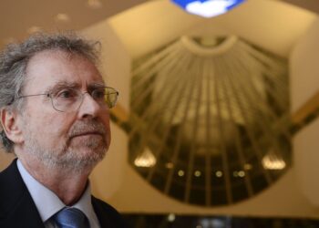 Físico Brasileiro Leva Prêmio Mundial por Avanços na Ciência Quântica