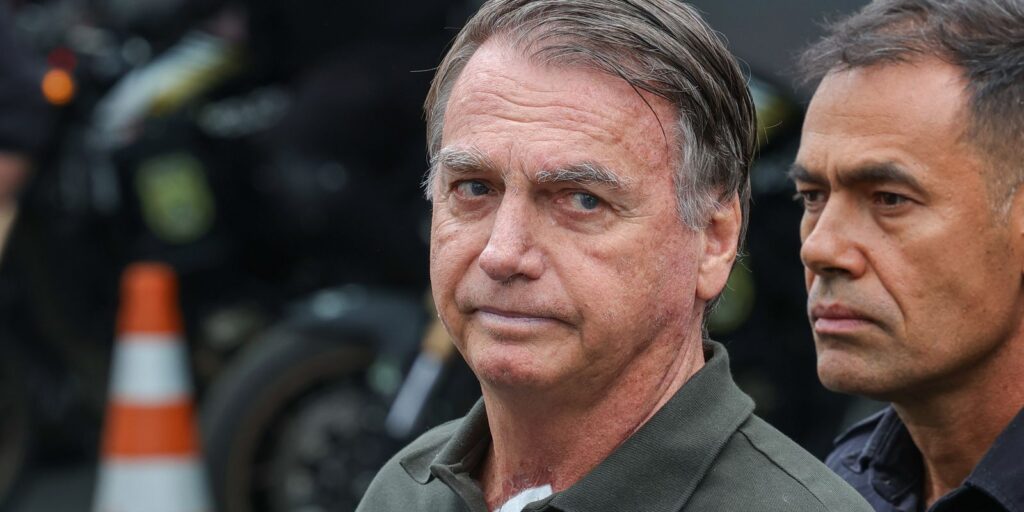 Bolsonaro Submetido a Procedimentos Dermatológicos e Retorna ao Cumprimento da Prisão Domiciliar