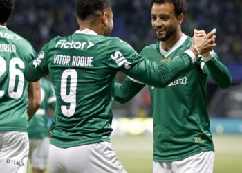 Brasileiro: Hat-trick de Vitor Roque Impulsiona Palmeiras à Goleada Sobre o Internacional