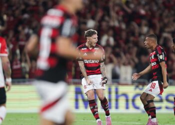 Flamengo vence Estudiantes em noite de Libertadores no Maracanã