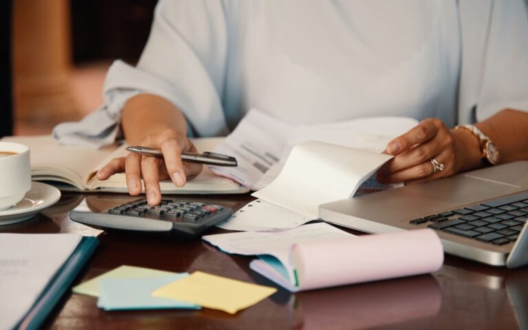 Teto do MEI Congelado Aumenta Impostos e Diminui Lucros Desde 2018 pagamento das mei freepik 1