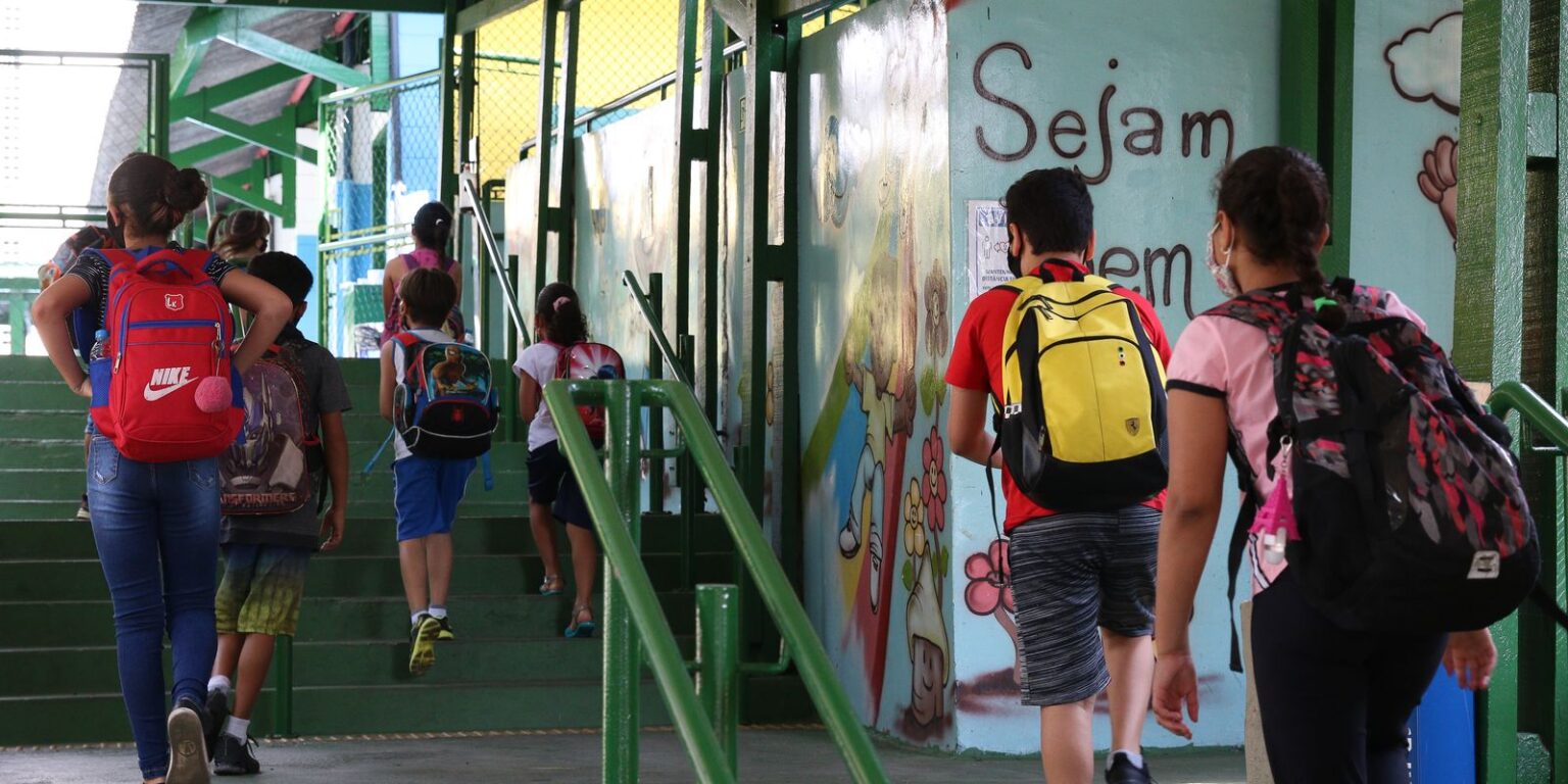 Escolas Públicas Sofrem com Falta de Esgoto e Infraestrutura Básica, Aponta Anuário Escolas Públicas