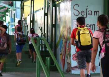 Escolas Públicas Sofrem com Falta de Esgoto e Infraestrutura Básica, Aponta Anuário