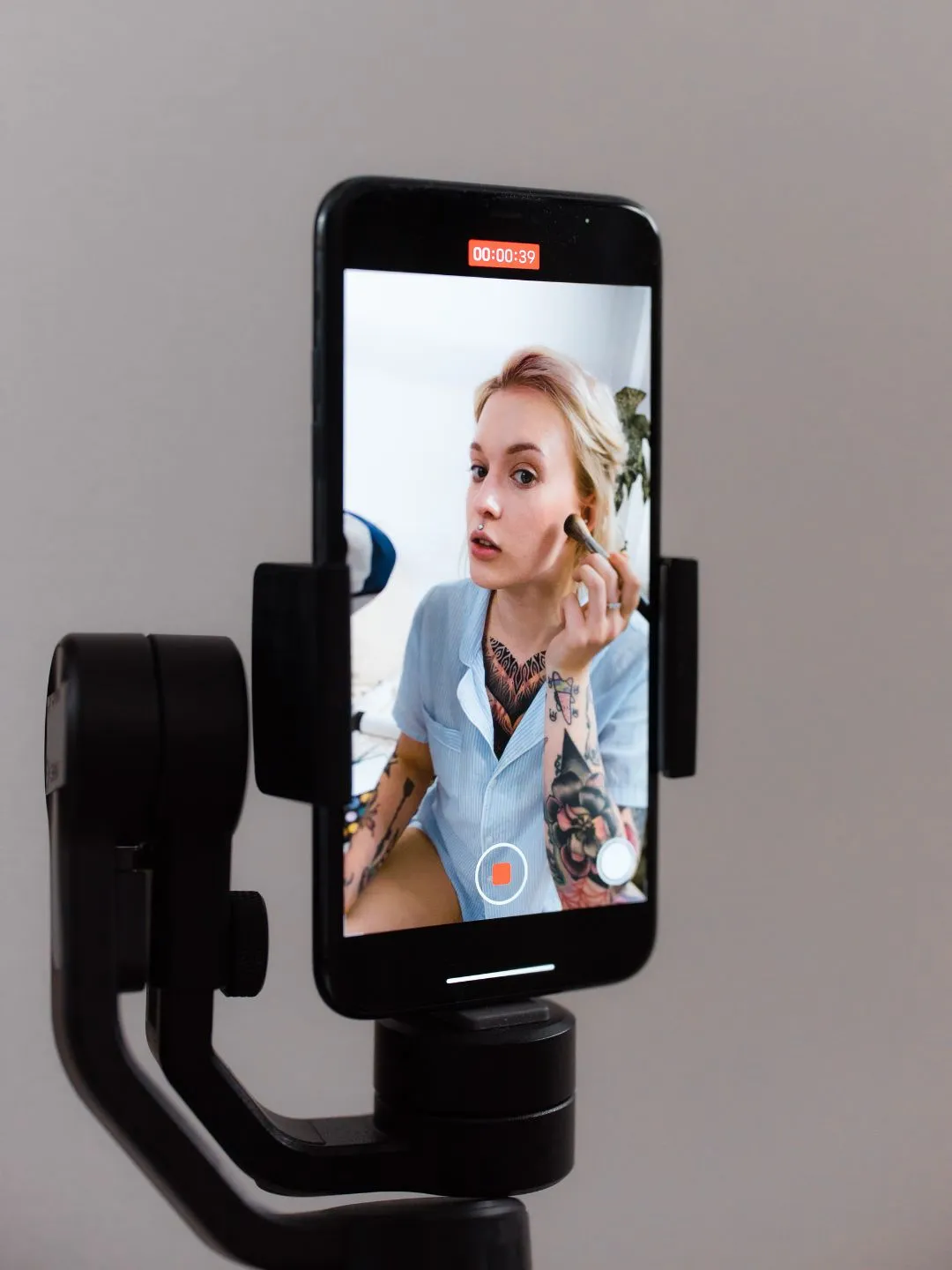 TikTok retoma a liderança em downloads no Brasil