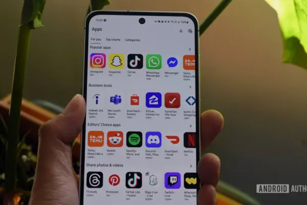 É possível usar um celular Android sem a Google Play Store? Veja os desafios
