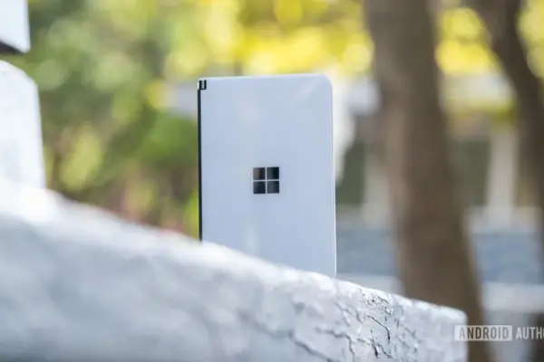 Protótipo revelado mostra como teria sido o smartphone Surface da Microsoft em 2014